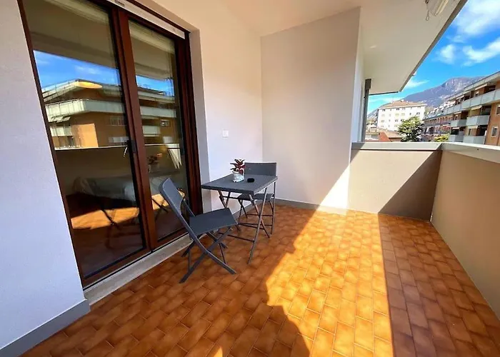 Casa Di Tom, Balcone E Parcheggio